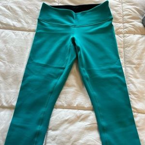 Lightly worn Wunderunder lululemon 27in crop